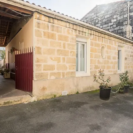 Daire Little House With Courtyard